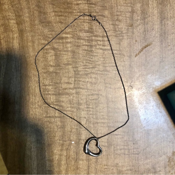 Tiffany & Co Elsa Peretti Heart necklace with pouch and bag! Sterling Silver - Picture 4 of 5